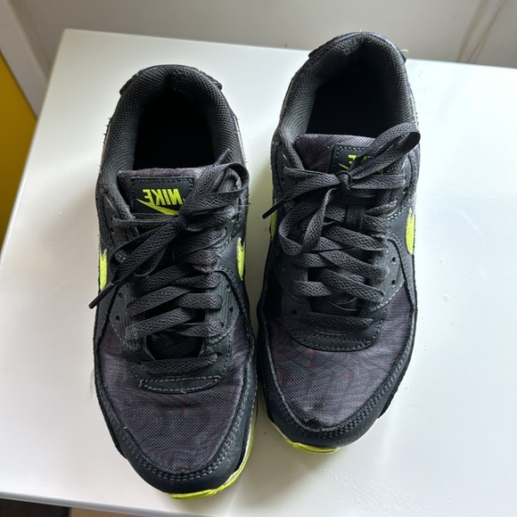 Women’s Nike AirMax, Black/lime green. - Picture 5 of 6
